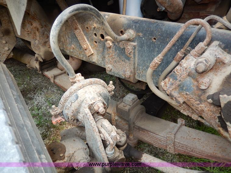 image for item I4437 1995 Ford L8000 dump truck