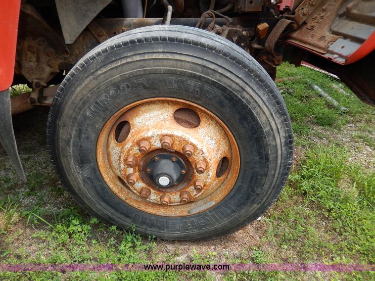 image for item I4437 1995 Ford L8000 dump truck