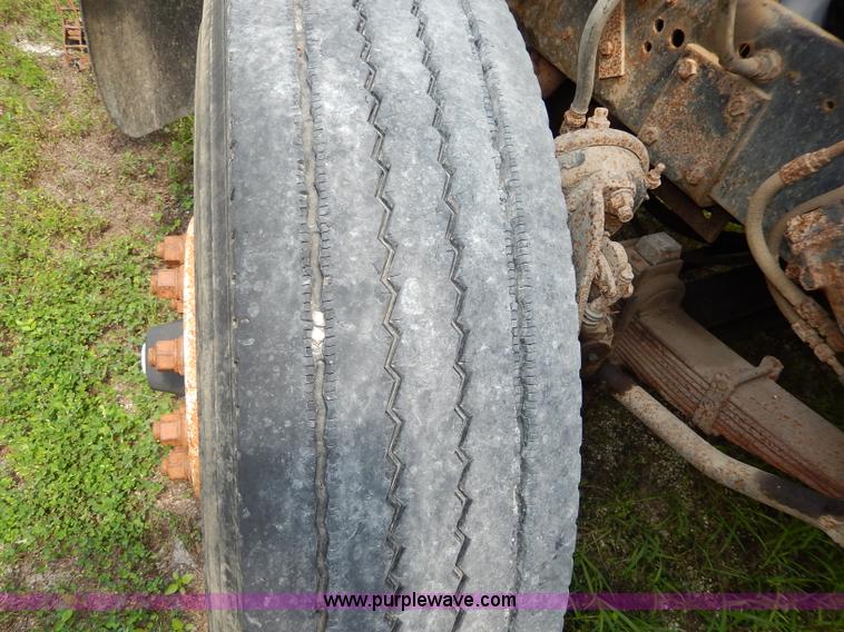 image for item I4437 1995 Ford L8000 dump truck