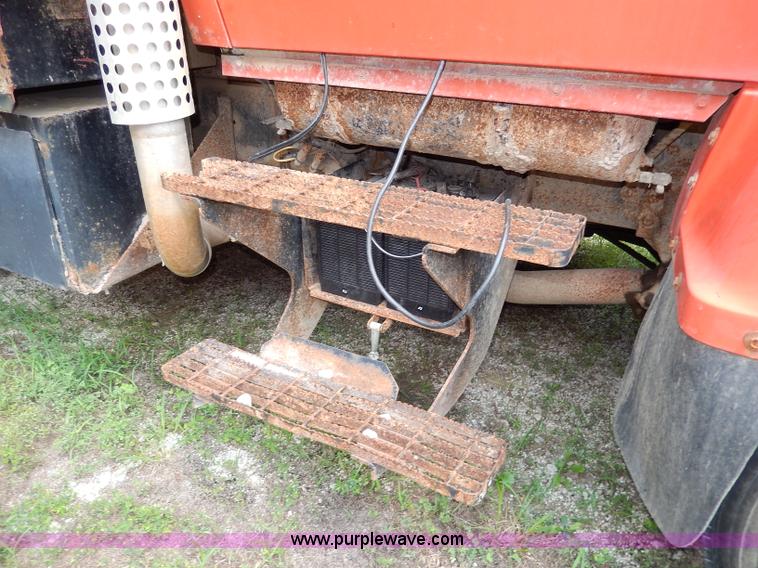 image for item I4437 1995 Ford L8000 dump truck