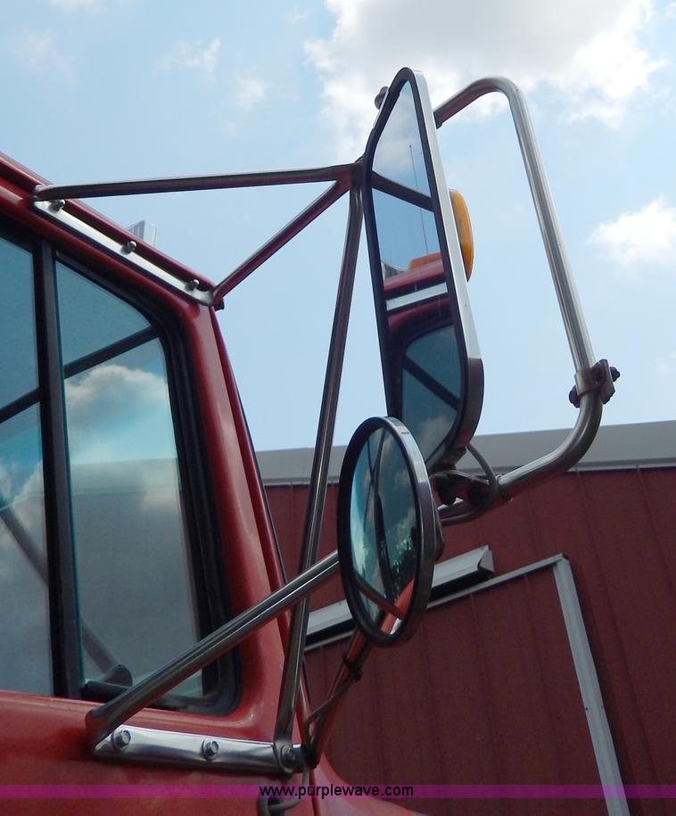 image for item I4437 1995 Ford L8000 dump truck