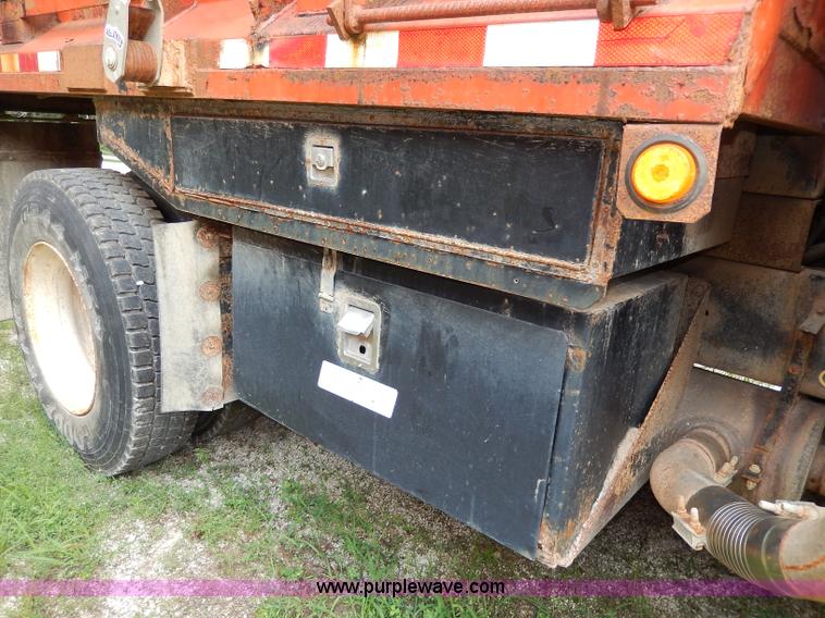 image for item I4437 1995 Ford L8000 dump truck