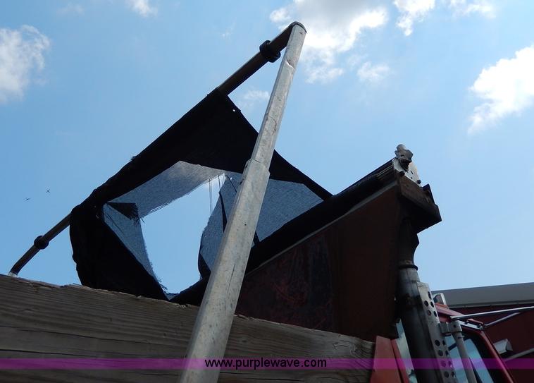 image for item I4437 1995 Ford L8000 dump truck