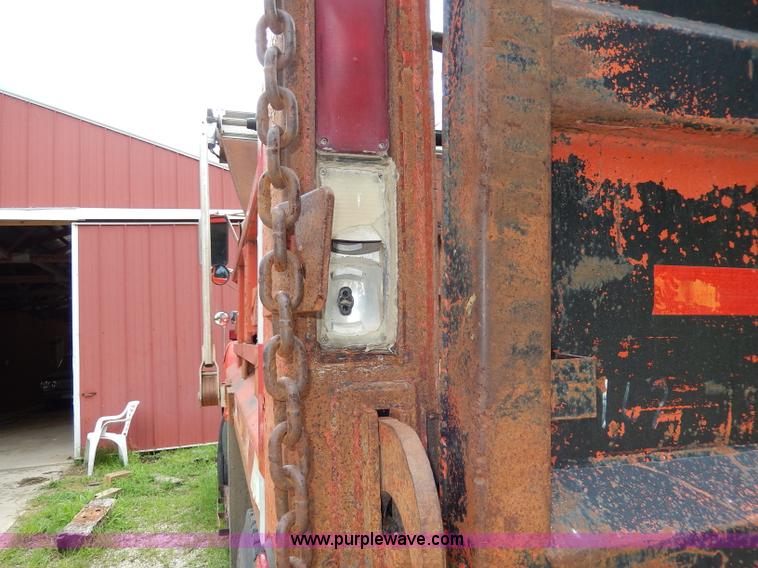 image for item I4437 1995 Ford L8000 dump truck