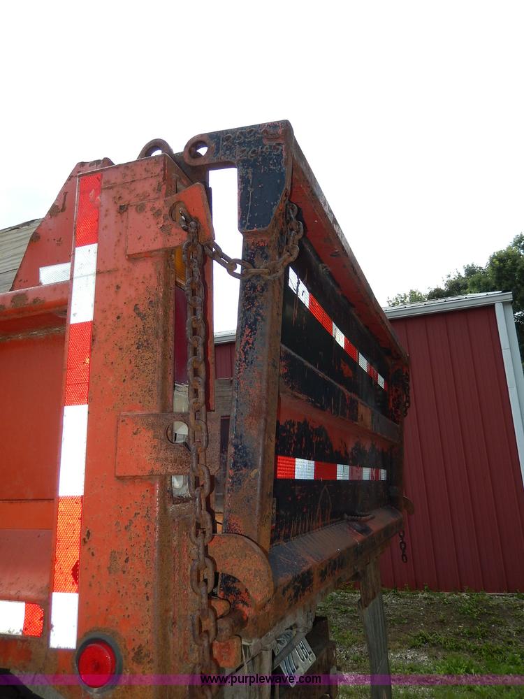 image for item I4437 1995 Ford L8000 dump truck