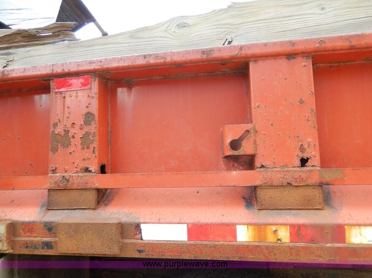 image for item I4437 1995 Ford L8000 dump truck