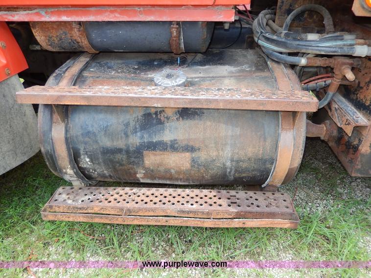 image for item I4437 1995 Ford L8000 dump truck