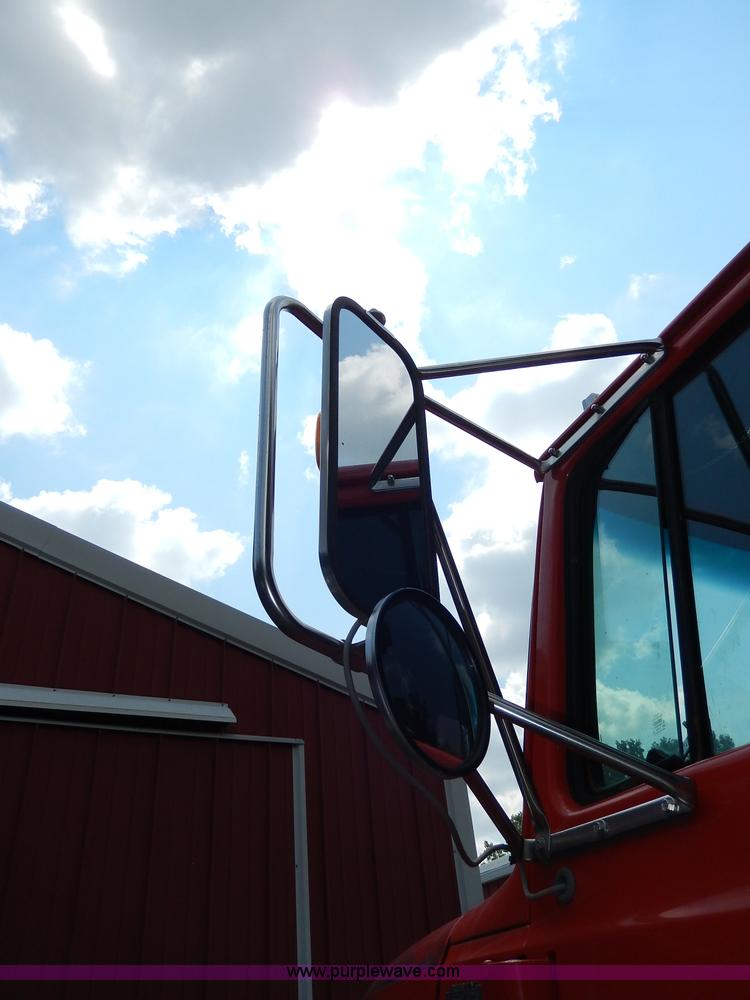 image for item I4437 1995 Ford L8000 dump truck