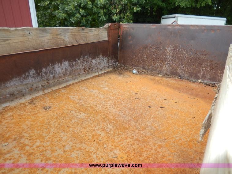 image for item I4437 1995 Ford L8000 dump truck