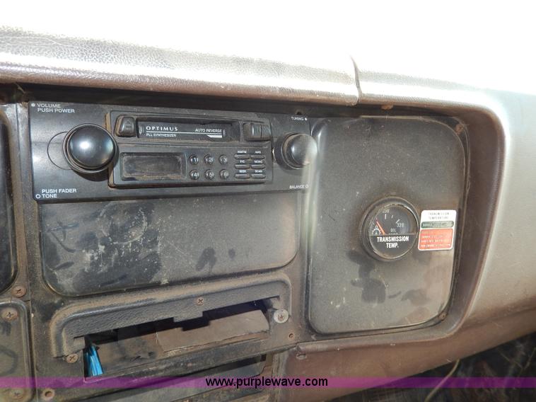 image for item I4438 1989 International S2500 dump truck