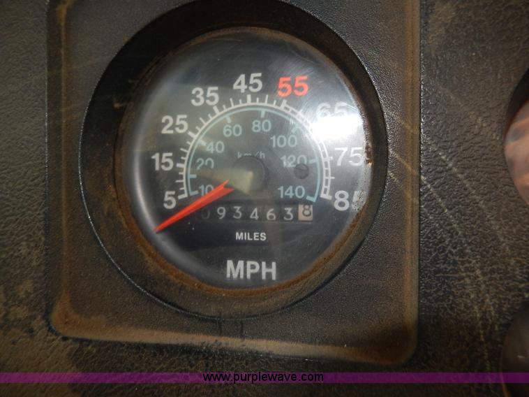 image for item I4438 1989 International S2500 dump truck