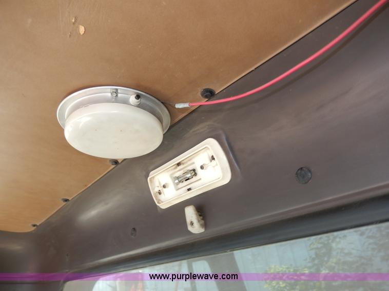 image for item I4438 1989 International S2500 dump truck