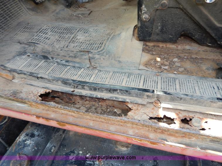 image for item I4438 1989 International S2500 dump truck