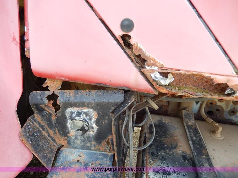 image for item I4438 1989 International S2500 dump truck