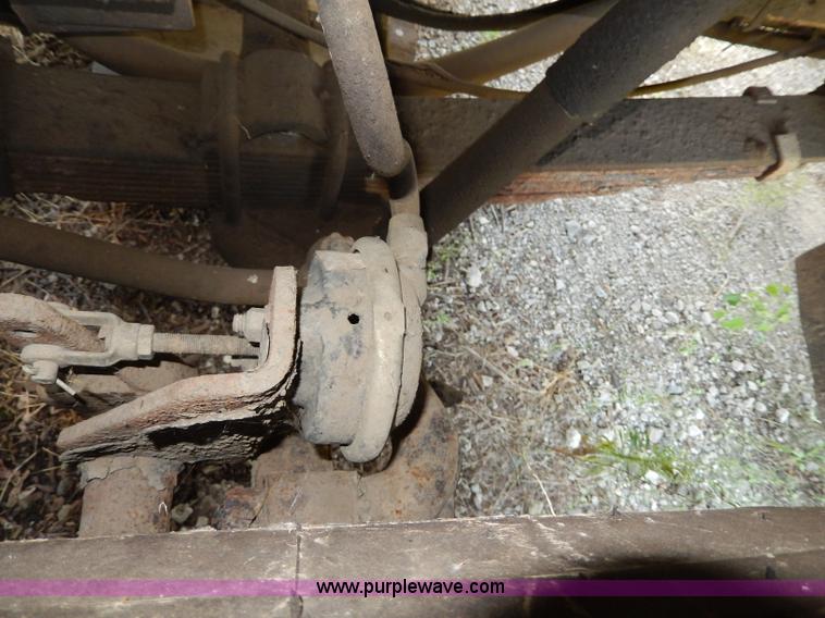 image for item I4438 1989 International S2500 dump truck