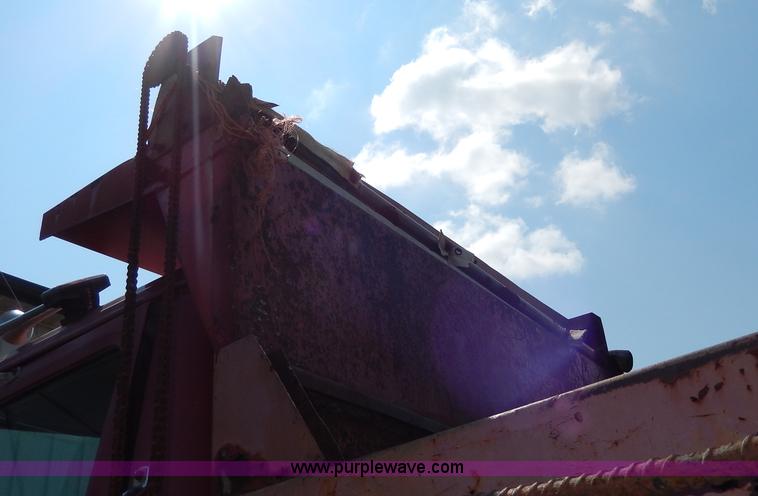 image for item I4438 1989 International S2500 dump truck