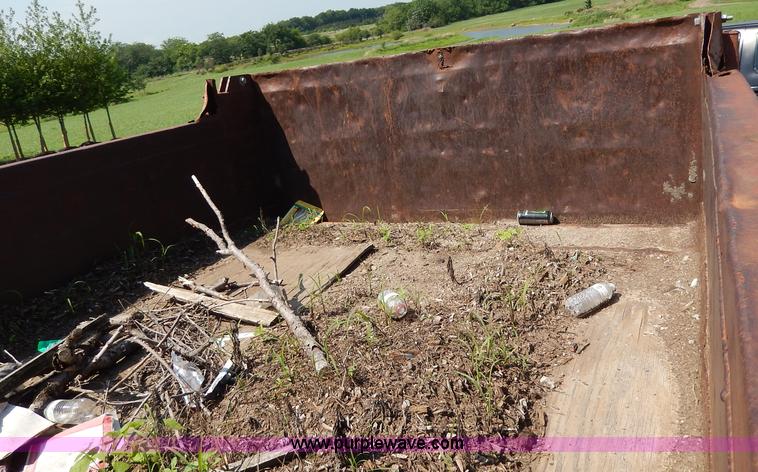 image for item I4438 1989 International S2500 dump truck