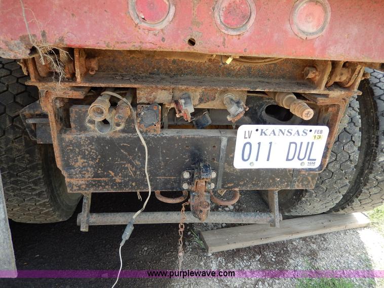 image for item I4438 1989 International S2500 dump truck