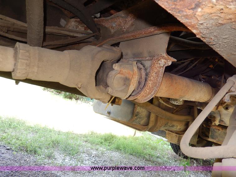 image for item I4438 1989 International S2500 dump truck