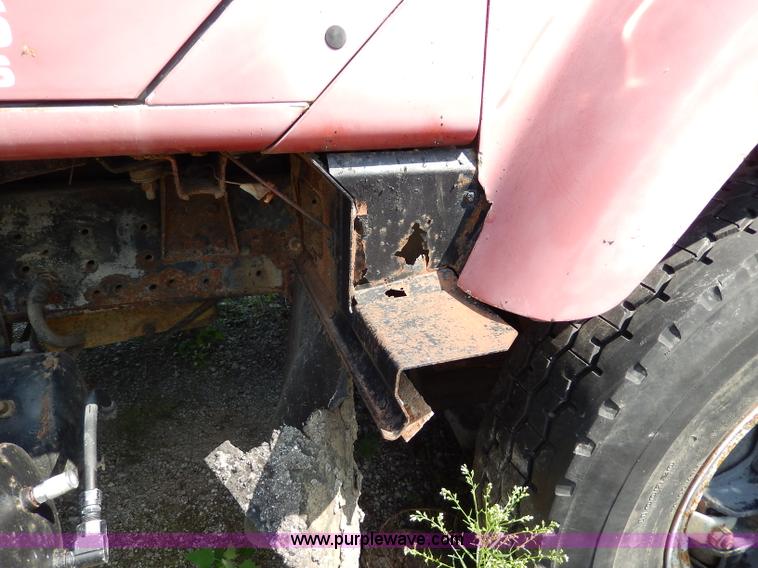 image for item I4438 1989 International S2500 dump truck