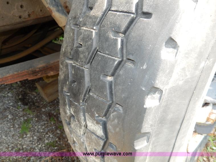 image for item I4438 1989 International S2500 dump truck