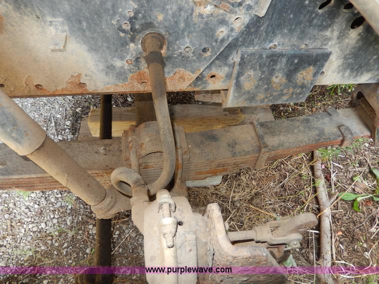 image for item I4438 1989 International S2500 dump truck