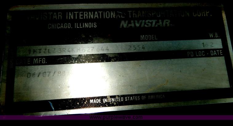 image for item I4438 1989 International S2500 dump truck