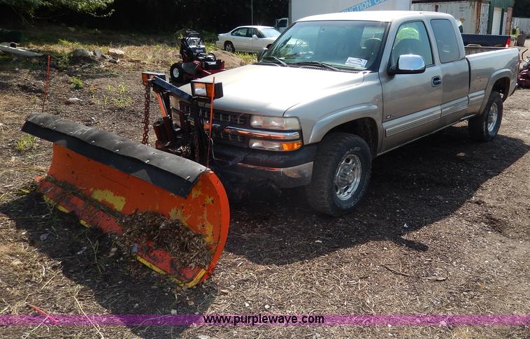image for item I4439 1999 Chevrolet Silverado 2500 Extended Cab pickup truck