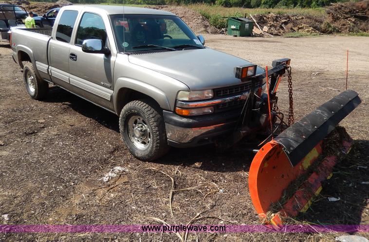 image for item I4439 1999 Chevrolet Silverado 2500 Extended Cab pickup truck