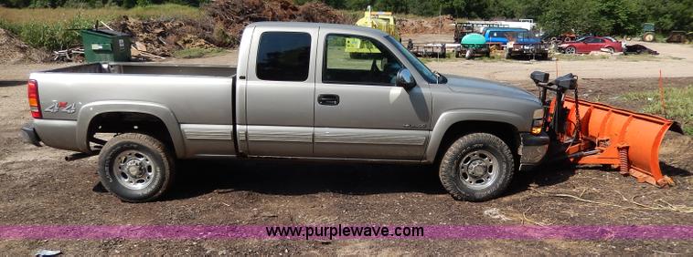 image for item I4439 1999 Chevrolet Silverado 2500 Extended Cab pickup truck