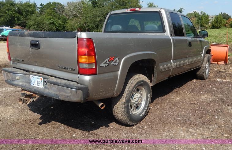 image for item I4439 1999 Chevrolet Silverado 2500 Extended Cab pickup truck