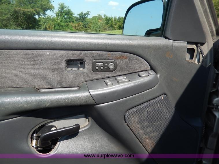 image for item I4439 1999 Chevrolet Silverado 2500 Extended Cab pickup truck