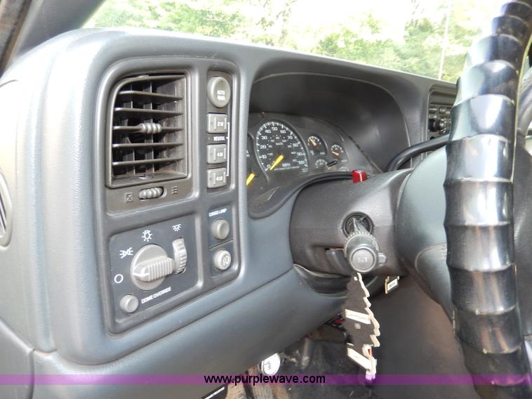 image for item I4439 1999 Chevrolet Silverado 2500 Extended Cab pickup truck