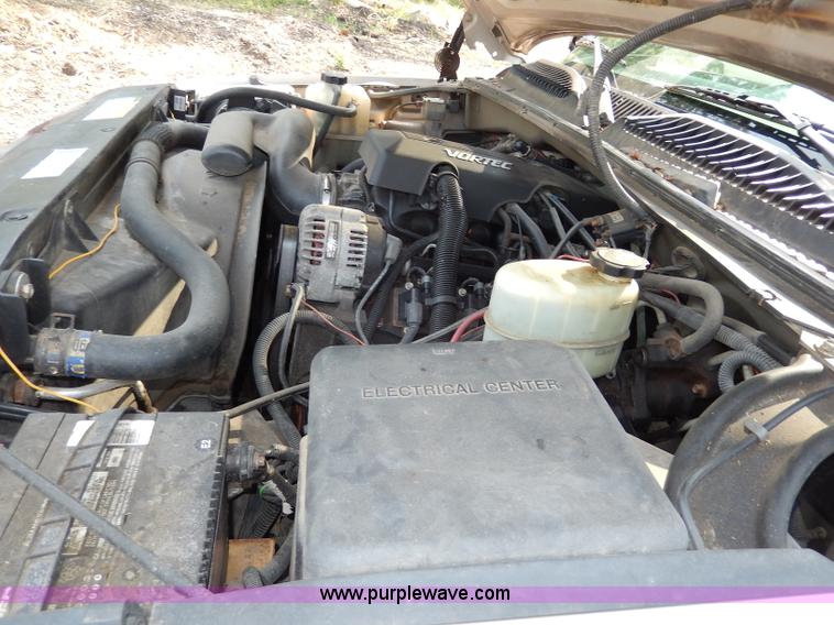 image for item I4439 1999 Chevrolet Silverado 2500 Extended Cab pickup truck