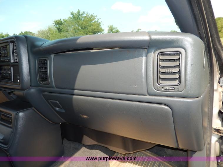 image for item I4439 1999 Chevrolet Silverado 2500 Extended Cab pickup truck