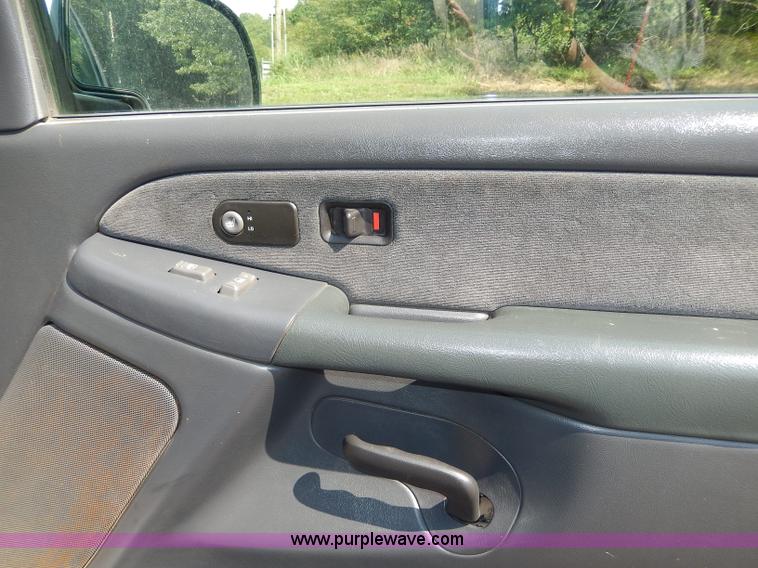 image for item I4439 1999 Chevrolet Silverado 2500 Extended Cab pickup truck