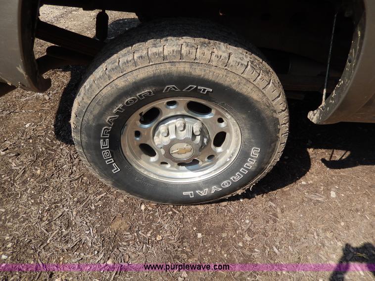 image for item I4439 1999 Chevrolet Silverado 2500 Extended Cab pickup truck