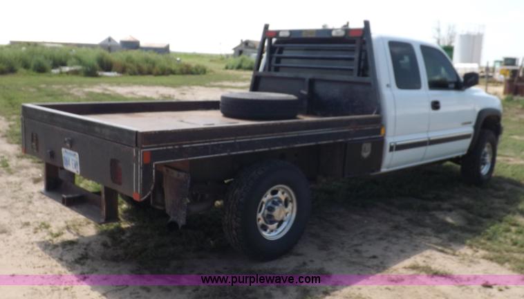 image for item I7648 2001 Chevrolet Silverado 2500HD LS Ext. Cab flatbed truck