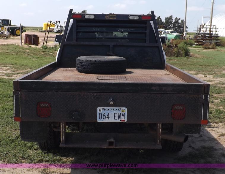 image for item I7648 2001 Chevrolet Silverado 2500HD LS Ext. Cab flatbed truck