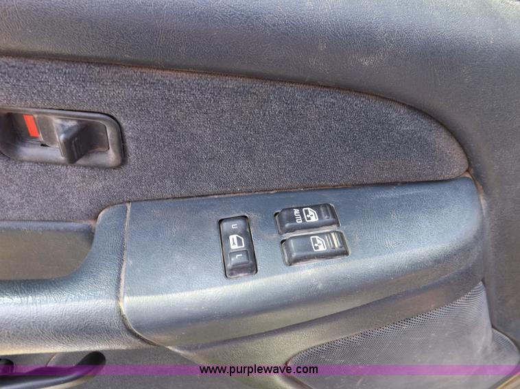 image for item I7648 2001 Chevrolet Silverado 2500HD LS Ext. Cab flatbed truck