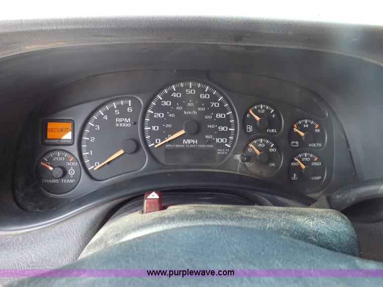 image for item I7648 2001 Chevrolet Silverado 2500HD LS Ext. Cab flatbed truck