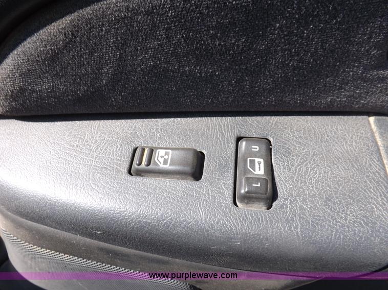 image for item I7648 2001 Chevrolet Silverado 2500HD LS Ext. Cab flatbed truck