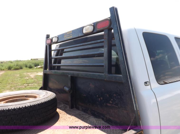 image for item I7648 2001 Chevrolet Silverado 2500HD LS Ext. Cab flatbed truck
