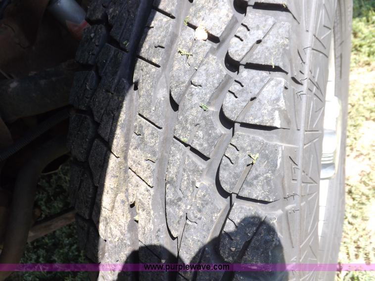 image for item I7648 2001 Chevrolet Silverado 2500HD LS Ext. Cab flatbed truck