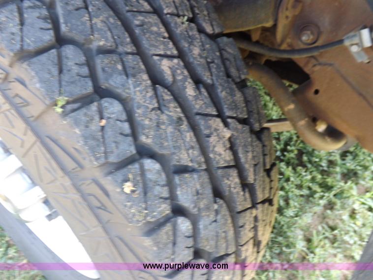 image for item I7648 2001 Chevrolet Silverado 2500HD LS Ext. Cab flatbed truck