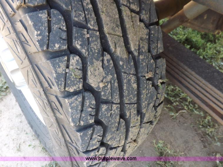 image for item I7648 2001 Chevrolet Silverado 2500HD LS Ext. Cab flatbed truck