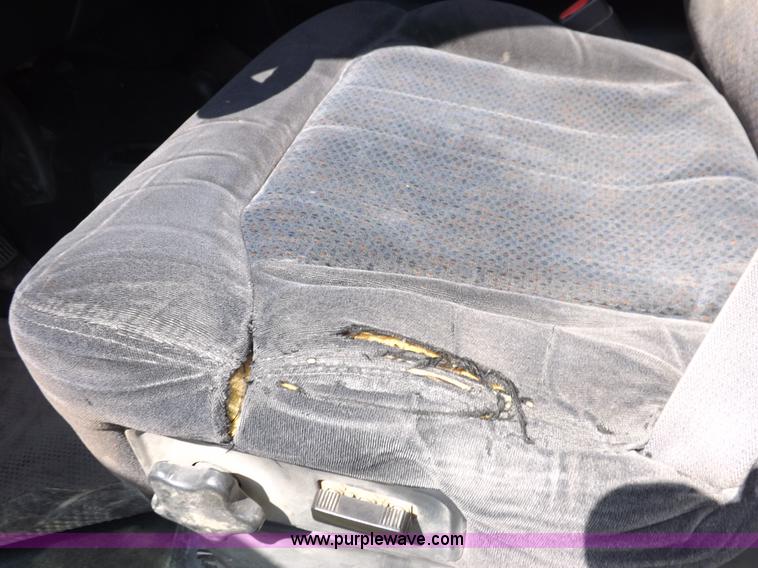 image for item I7648 2001 Chevrolet Silverado 2500HD LS Ext. Cab flatbed truck