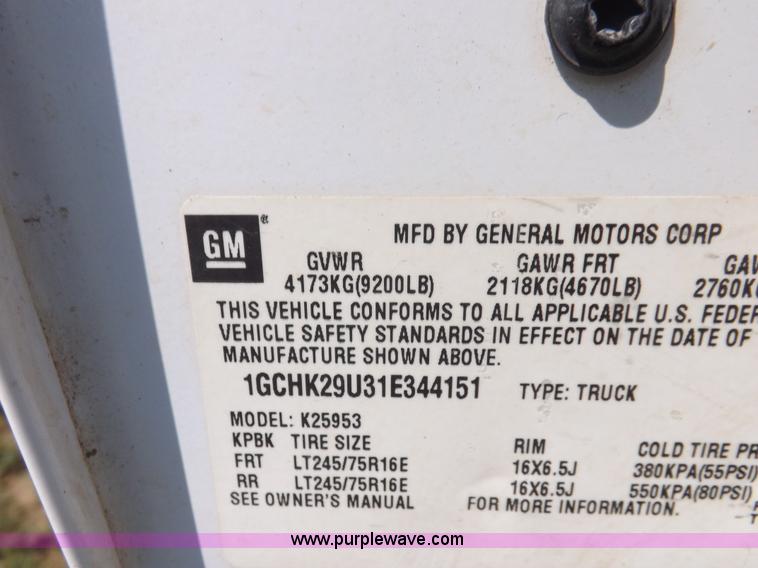 image for item I7648 2001 Chevrolet Silverado 2500HD LS Ext. Cab flatbed truck