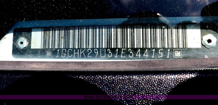 image for item I7648 2001 Chevrolet Silverado 2500HD LS Ext. Cab flatbed truck