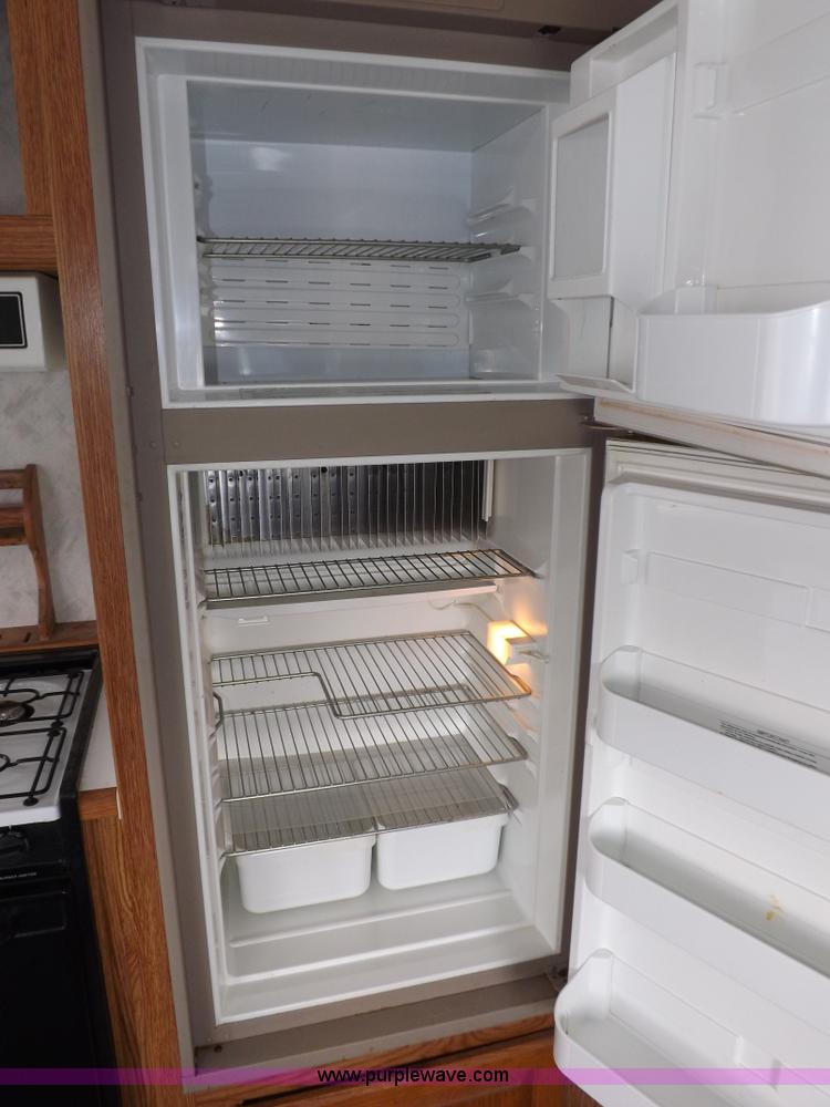 image for item I7650 1997 Sand Piper 36' travel trailer